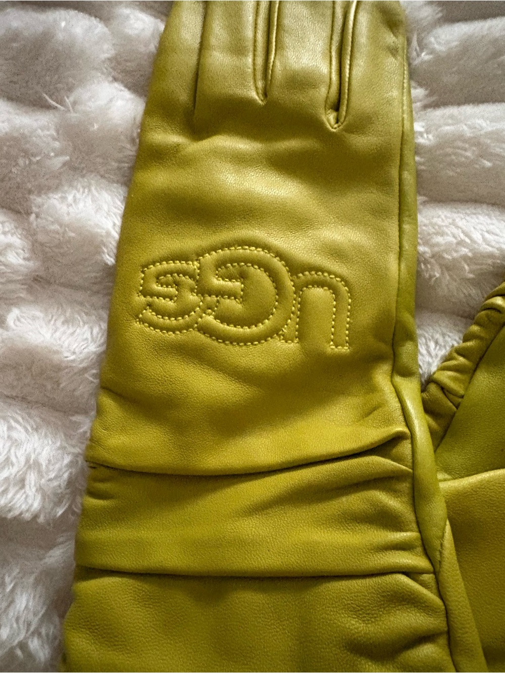 UGG Chartreuse Buttery soft leather Gloves size Large - Luxury! NWT - Picture 5 of 9